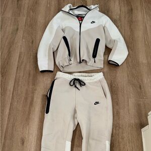 Nike Tec Mens, White, Cream and Black Jogger Set